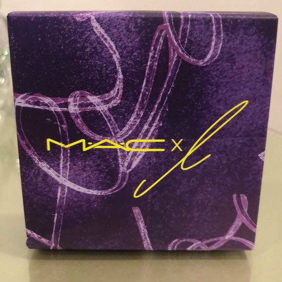 Limited Edition New MAC x L Highlighter in Show Gold. Sold out Collector item! - Picture 2 of 4